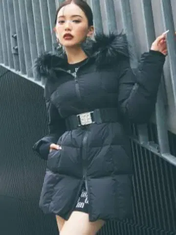 퍼 벨트 블랙 다운 자켓