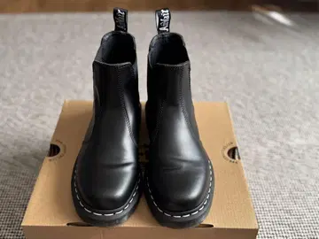 [ Dr.Martens ] 2976 화이트 스티치 첼시 부츠