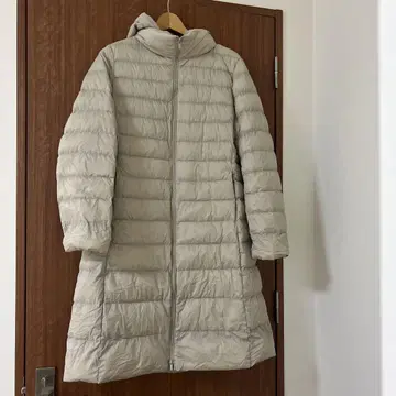 유니클로 울트라 라이트 다운 후디드 코트