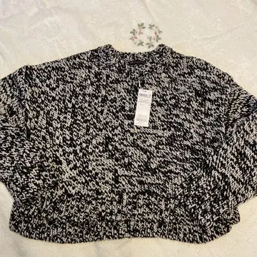 새상품 23구 크롭 니트 블랙 화이트 스웨터 울 90%