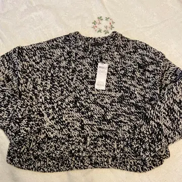 새상품 23구 크롭 니트 블랙 화이트 스웨터 울 90%