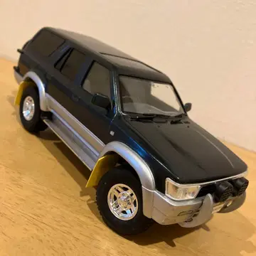 아오시마 1/24 도요타 하이럭스 서프 130계 도색 완료 완성품