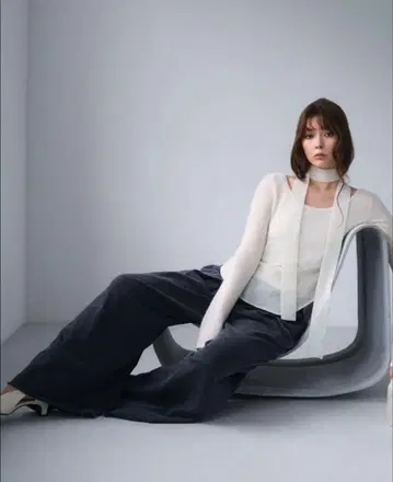 FRAY I.D 맨투맨 턱 와이드 팬츠