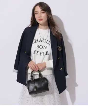 엠블럼 브로치 부착 테일러드 자켓