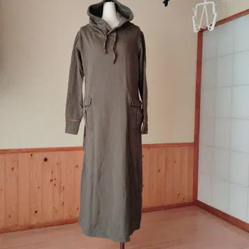 후드 부착 롱 원피스 로고 부착 멋짐