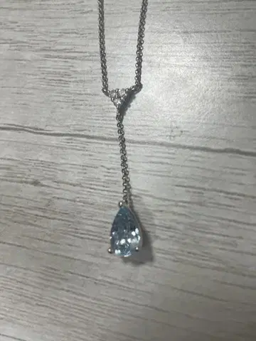 플라티나 아쿠아 마린 쉐이프컷 목걸이