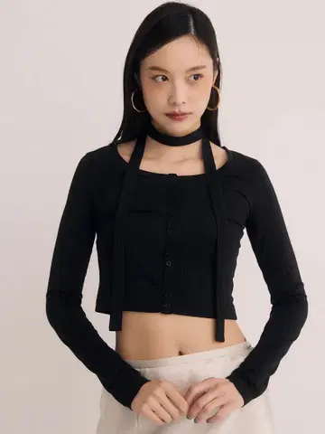 에이미 이스트 월 초커 포함 컷 상의 티셔츠