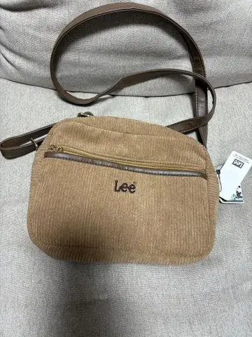 Lee 코듀로이 숄더백 브라운