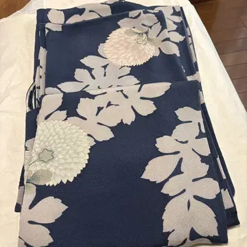 꽃과 잎 무늬 기모노 순수 실크