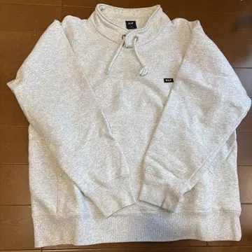 HUF 모크넥 맨투맨 M 더스티 그레이 스몰 박스 로고 자수