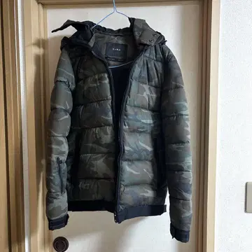 ZARA 카모플라쥬 다운 자켓 S 사이즈