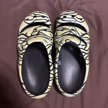 KEEN 그래픽 프린트 샌들