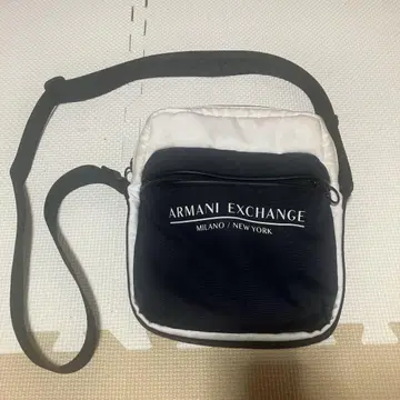 Armani Exchange 숄더백 화이트/블랙