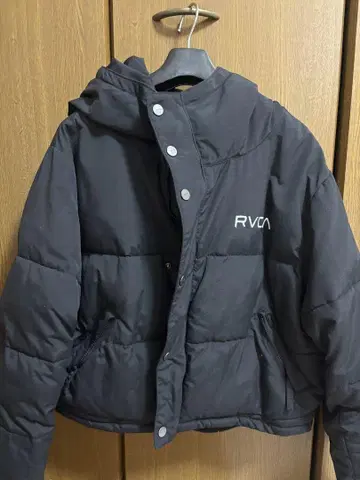 RVCA 블랙 다운 자켓 S 사이즈
