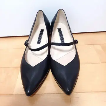 요시토 스트랩 펌프스 블랙 24.5cm