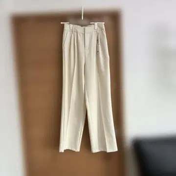 moment+ 아이보리 와이드 팬츠 턱