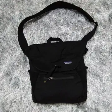 Patagonia 블랙 숄더백