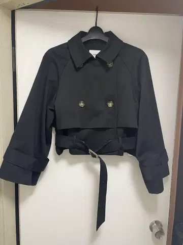 MURUA 크롭 트렌치코트 블랙