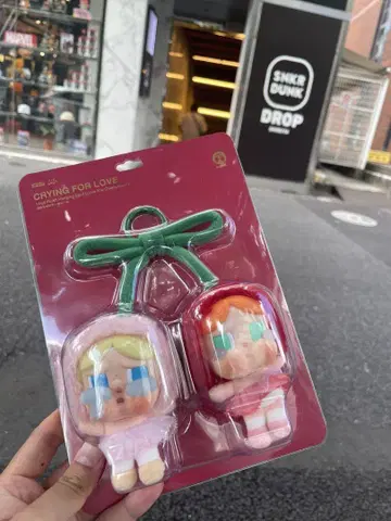 새상품 CRYBABY 봉제 인형 펜던트 크라이베이비 체리
