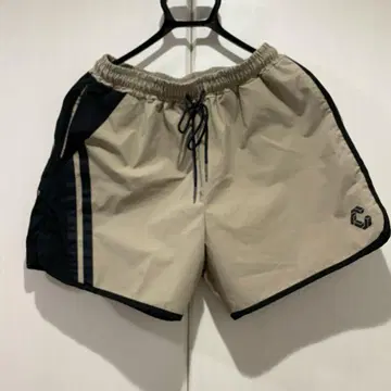 CRONOS 베이지 숏팬츠 M 사이즈