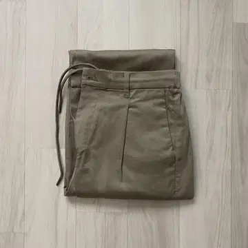 베이지 슬랙스