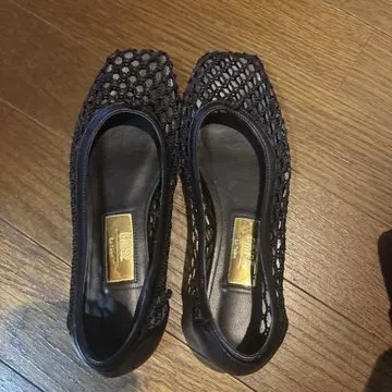 블랙 메쉬 플랫