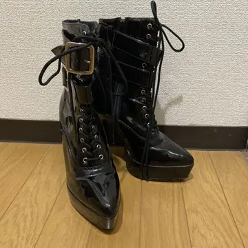 DEVIOUS 레이스업 부츠 에나멜 핑힐 하이힐