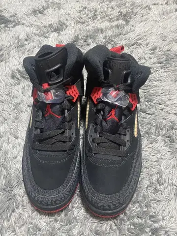 블랙/레드 하이컷 스니커즈