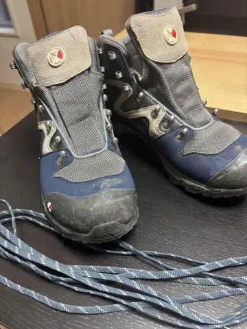 새상품급 캐러밴 여성용 등산화 C4_03 25cm