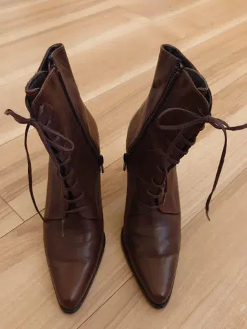다크 브라운 레이스업 가죽 숏부츠