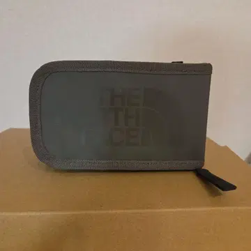THE NORTH FACE 카키 숄더 파우치