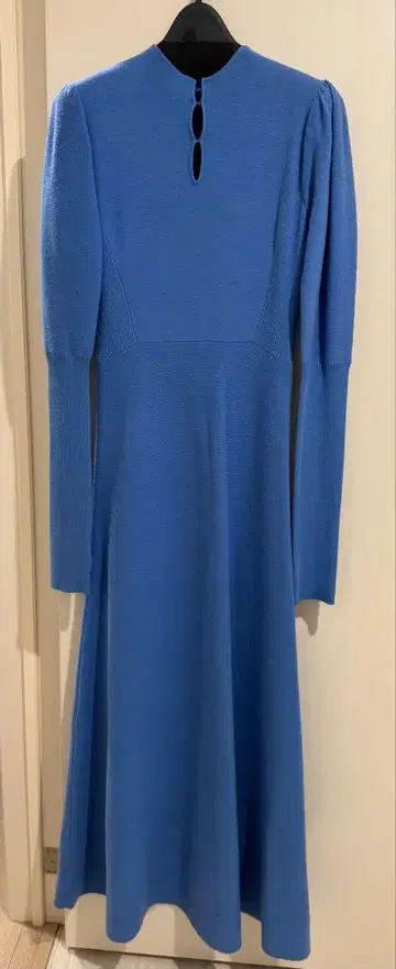 Ameri UNDPUFFSLEEVEFITANDFLAREDRESS