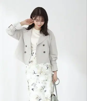 새상품급 프로포션 베이직 숏 트렌치코트
