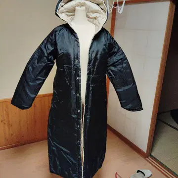 블랙 후드 부착 롱 코트 리버서블