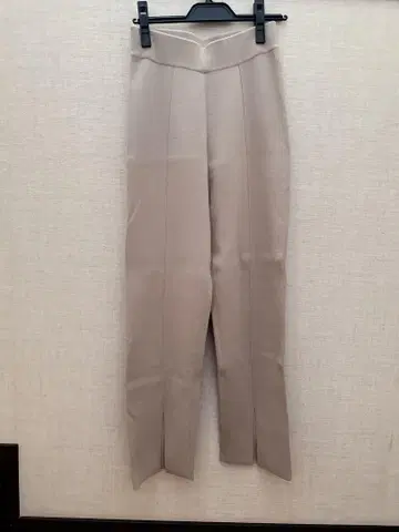 베이지 슬릿 하이웨스트 팬츠