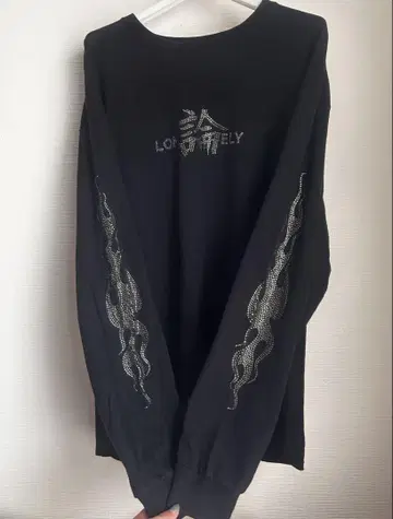 LONELY 논리 키라키라 파이어 프레임 모티브 롱 T셔츠