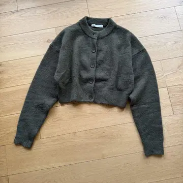 ZARA 올리브 그린 크롭 니트 가디건