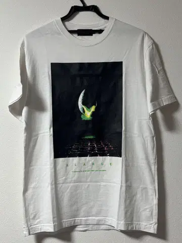 XLARGE x 프레데터 그래픽 T셔츠 M 사이즈 화이트