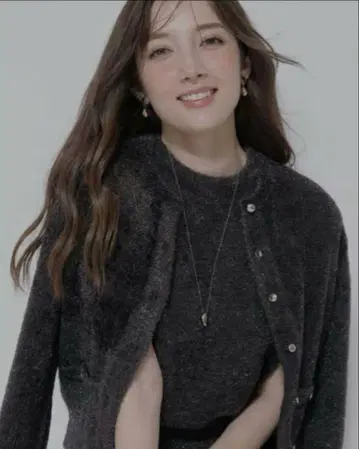 [ 새상품급 ] 압 샤이니 벨로아 터치 가디건 차콜 그레이