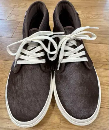 VANS 브라운 퍼 마감 하이컷 스니커즈