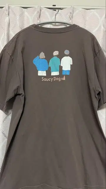 Saucy Dog XL 셔츠 브라운 백 프린트