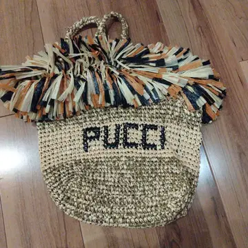 PUCCI 라피아 소재 바스켓백
