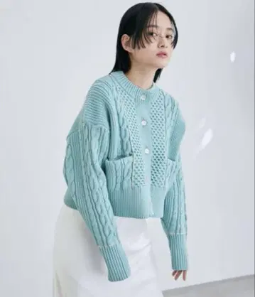 AER 케이블 니트 숏 가디건 라이트 블루