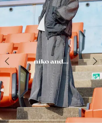 niko and - [be with M] 미사요 키레미에 플리츠 스커트