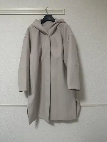 후드 부착 롱 코트 베이지