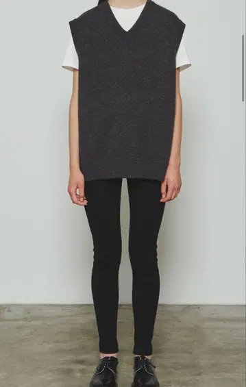 THE RERACS V NECK PULLOVER KNIT VEST