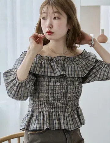Kastane 셔링 오프숄더 블라우스