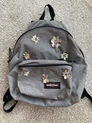 CHESTY X EASTPAK 그레이 백팩 꽃 비쥬