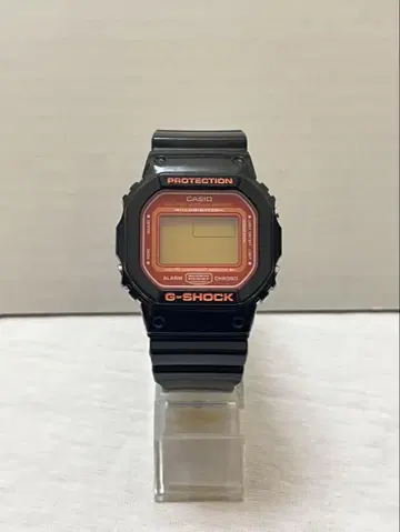 미사용 새상품 G-SHOCK 블랙/오렌지 DW-5600