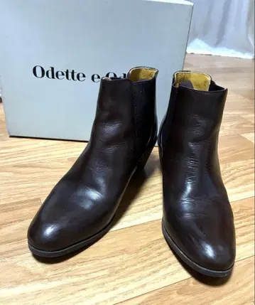 오데트 에 오딜 다크 브라운 앵클부츠